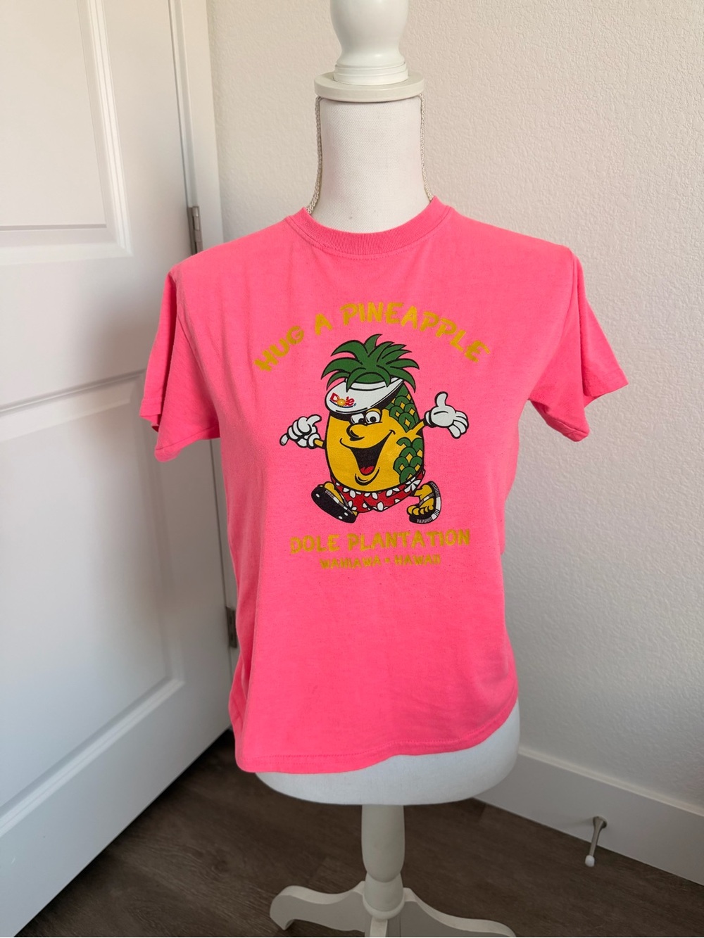 Vintage Dole Plantation Wahiawa Hawaii Hug A Pineapple T-shirt Youth M
